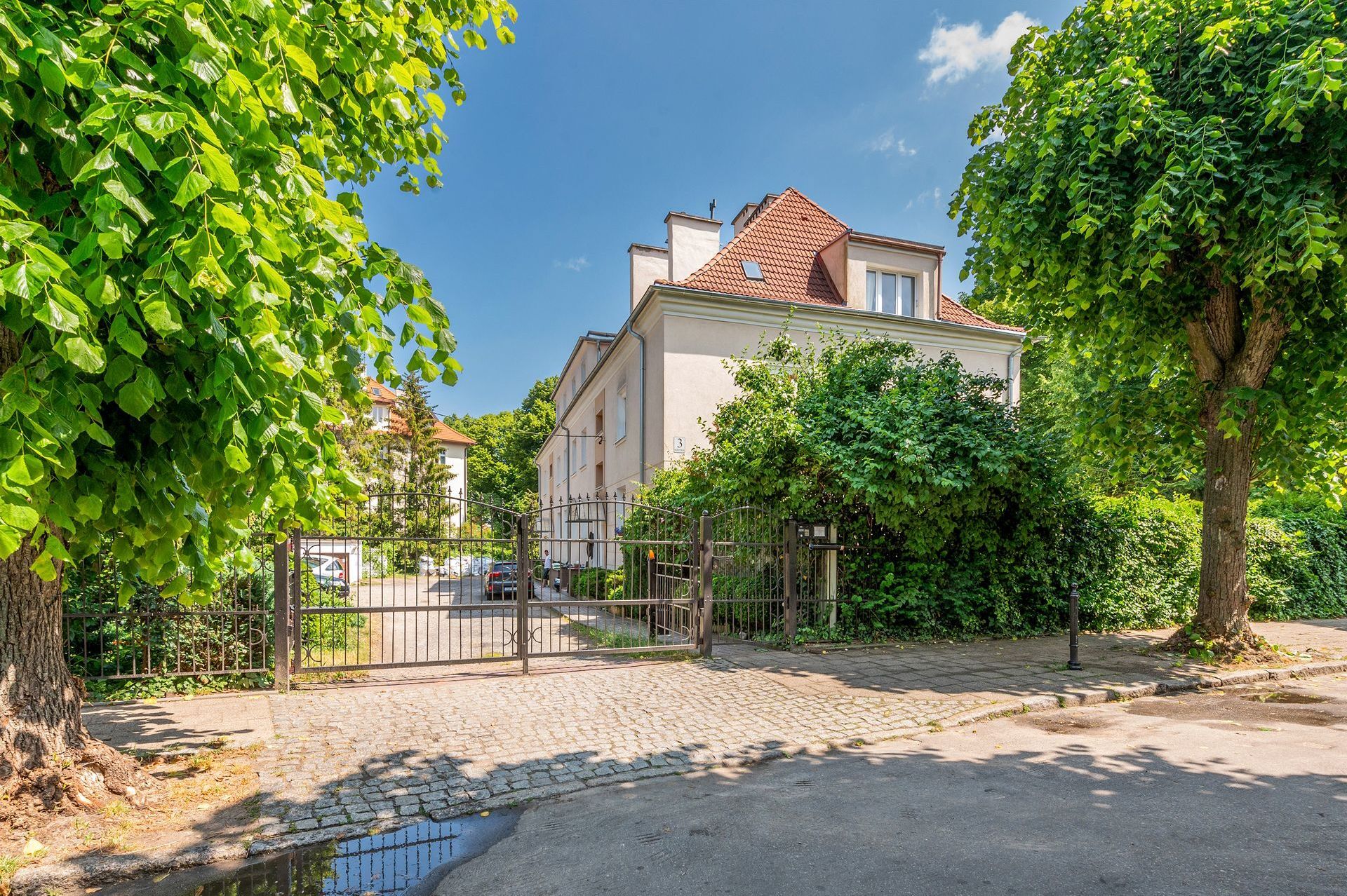 Grand Apartments