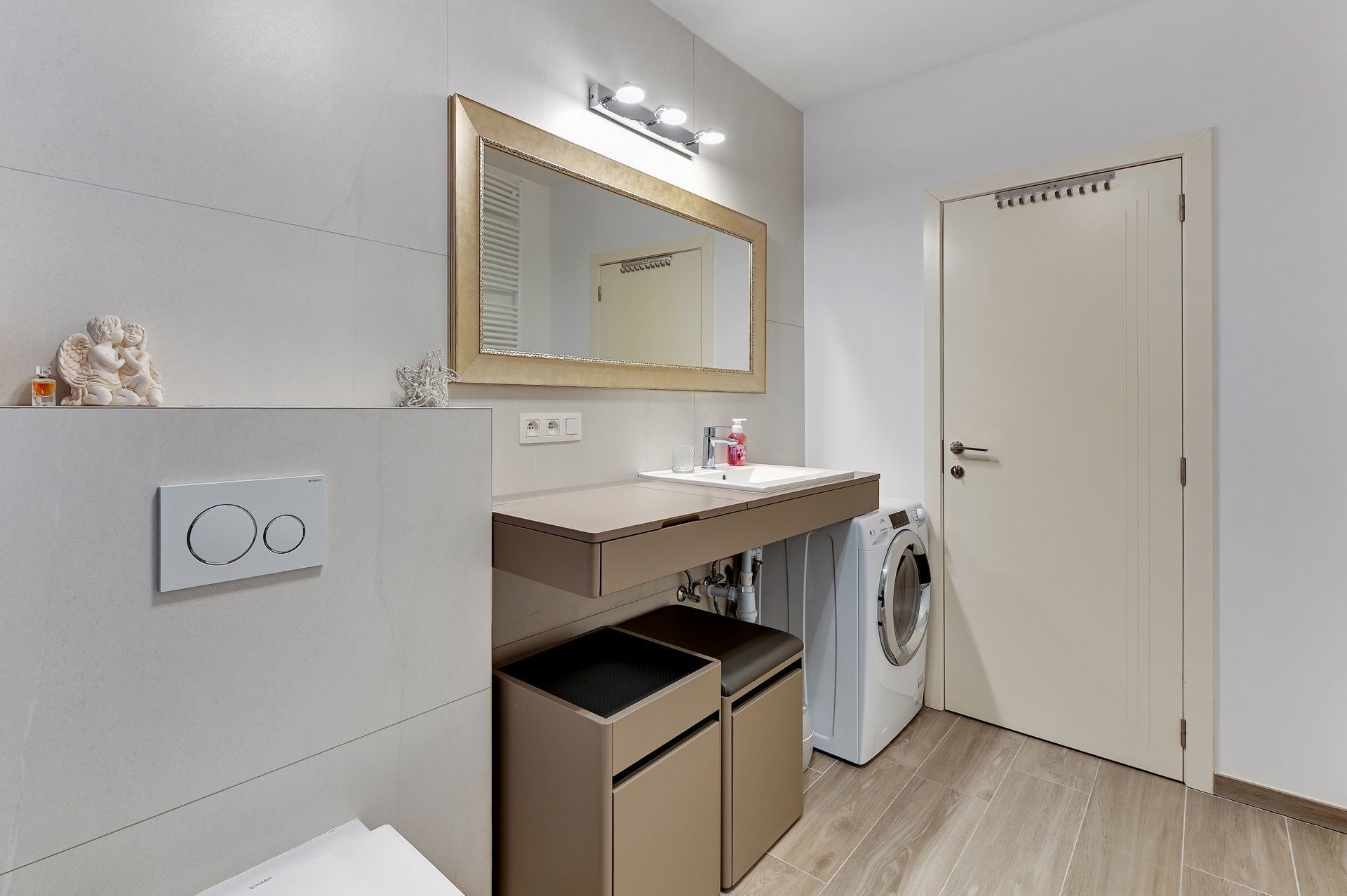 Grand Apartments