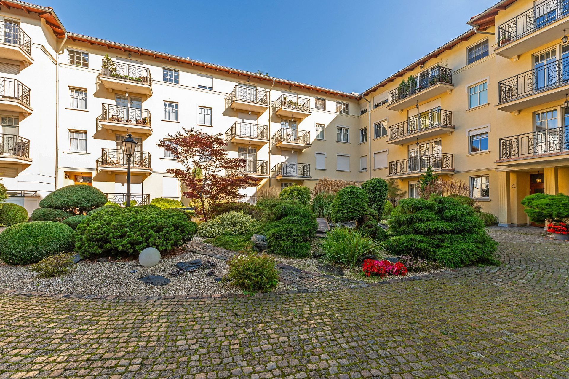 Grand Apartments