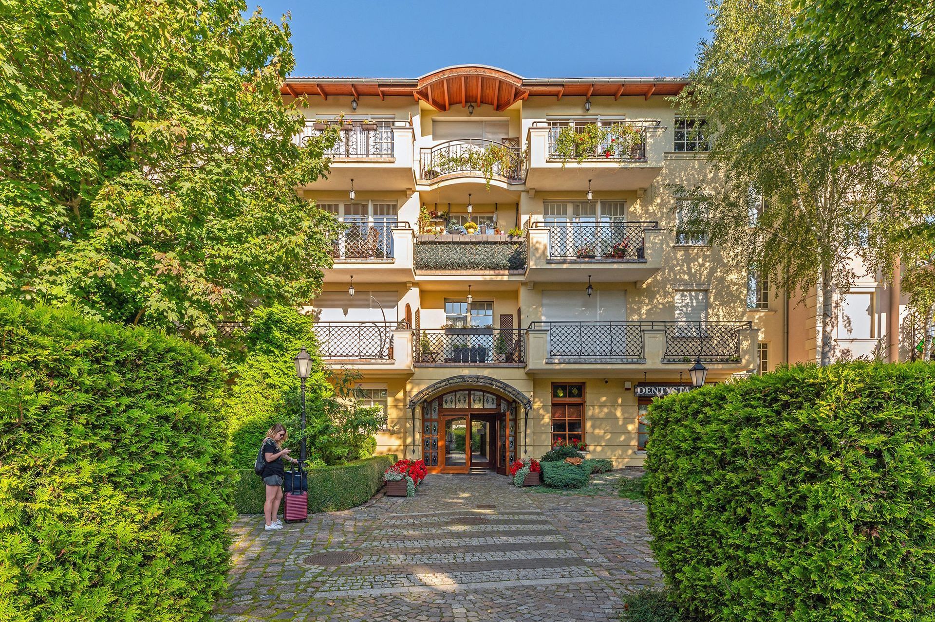 Grand Apartments