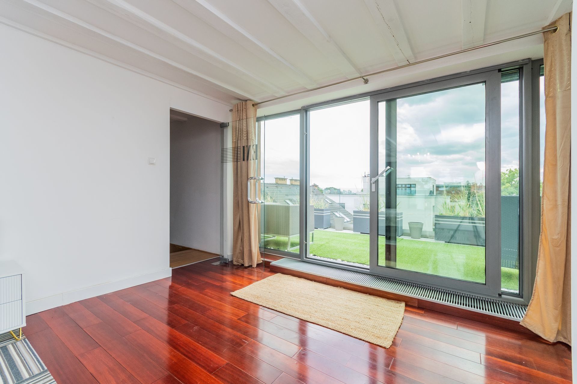 Grand Apartments