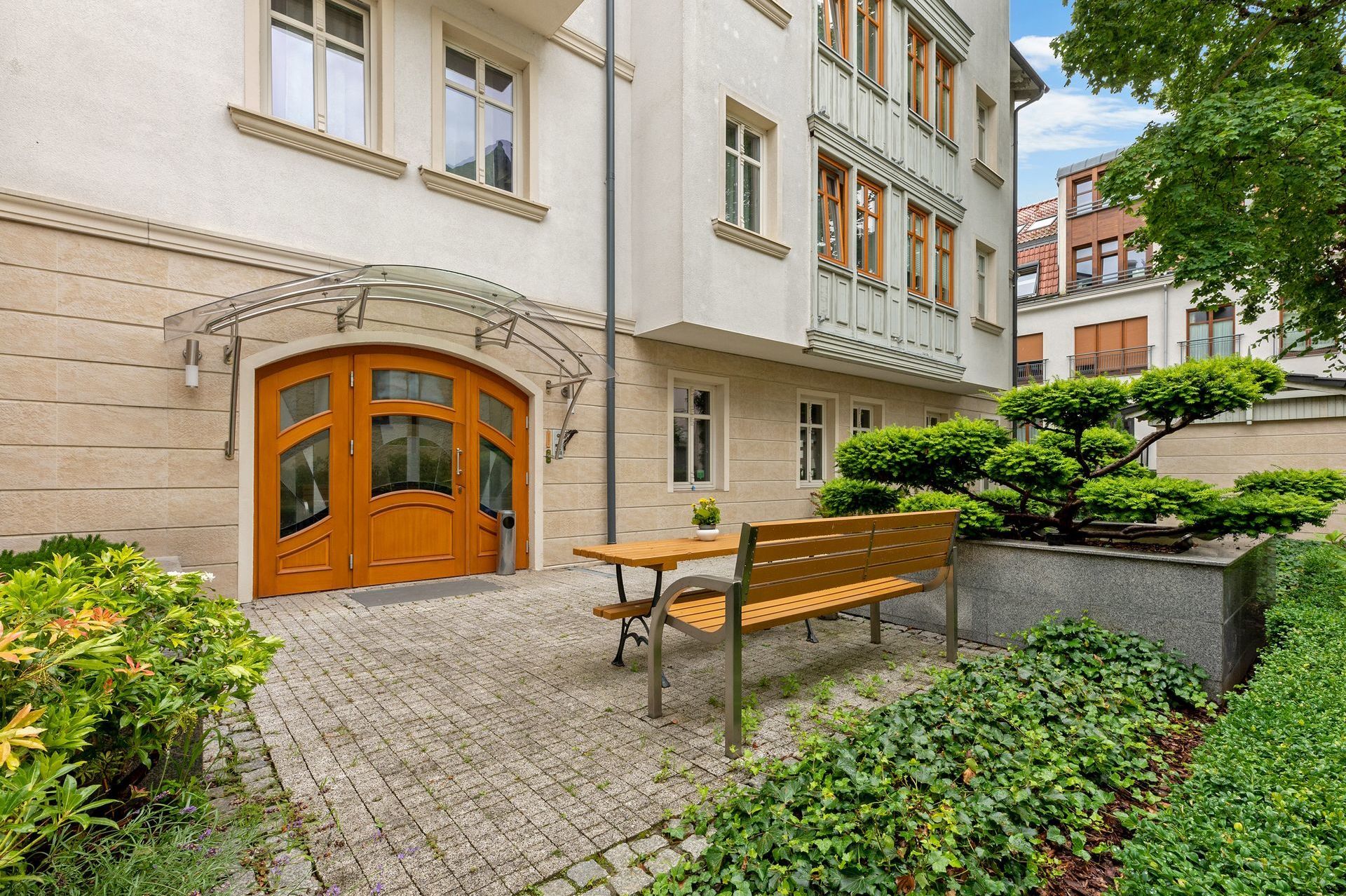 Grand Apartments