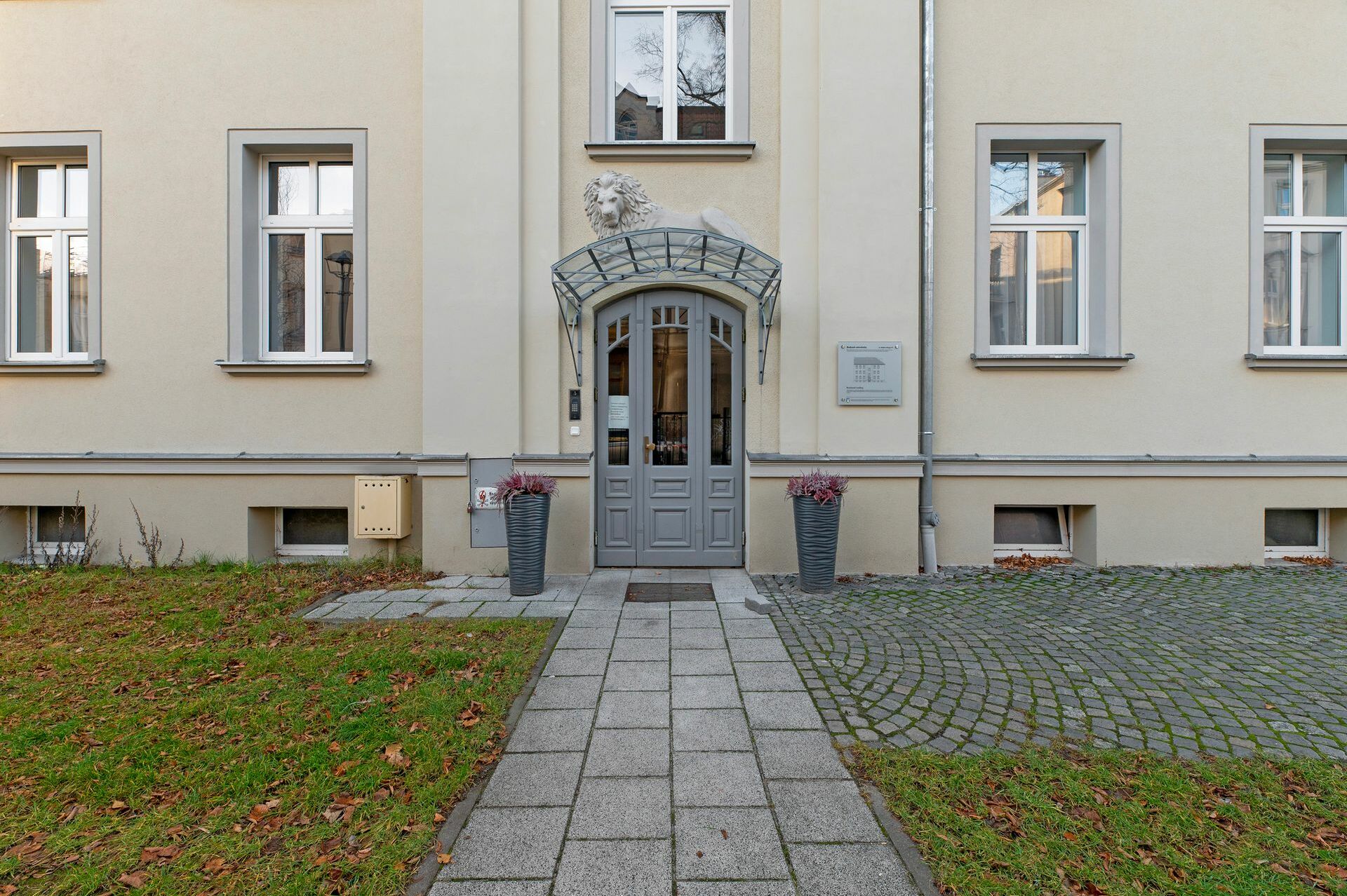 Grand Apartments